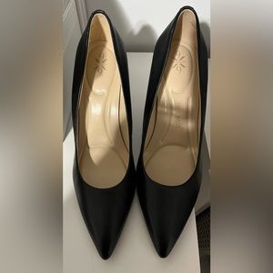 NEVER WORN!! BLOCK HEELS! Nine West - sz 11